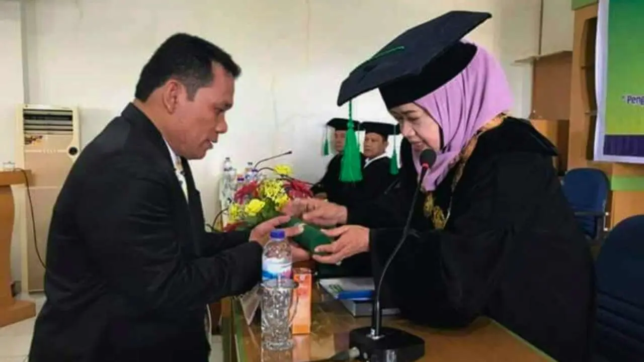 Iwan Perwira Raih Gelar Doktor Ilmu Manajemen di PPs UMI 2 Iwan Perwira Raih Gelar Doktor Ilmu Manajemen di PPs UMI