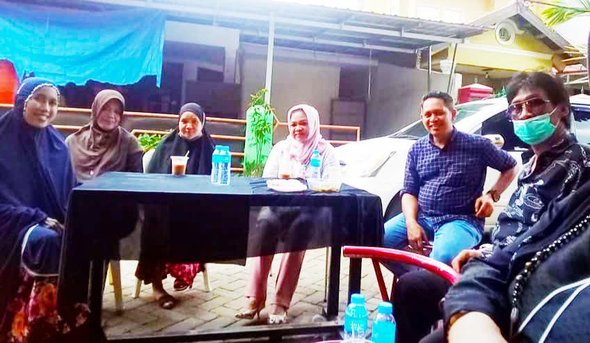 Ketua LPM Manggala Bersama Ketua Komisi A DPRD Makassar Kunjungi Gerobak Bunda MP