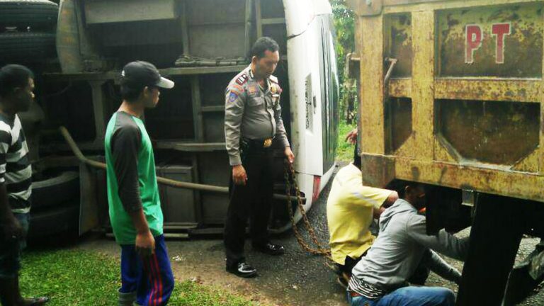 Bus Rombongan SMPN 6 Makassar Kecelakaan di Malino 3 Bus Rombongan SMPN 6 Makassar Kecelakaan di Malino 02