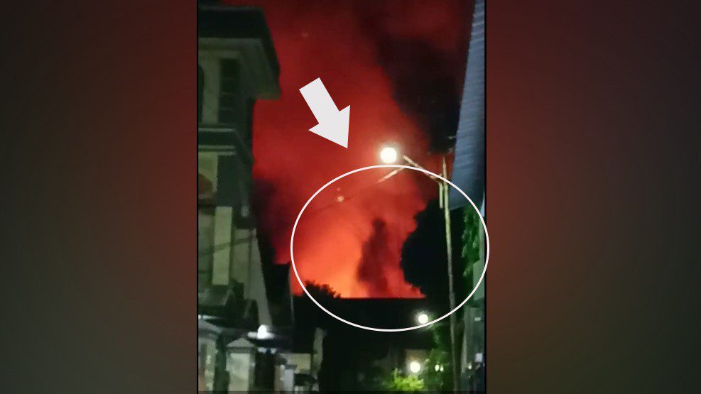Aneh Ada Sosok Bentuk Manusia Dalam Kobaran Api Kebakaran Rumah di Pajenekang