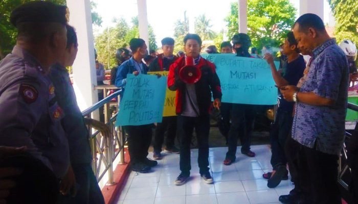 7 Bulan menjabat, Bupati Takalar dan Baperjakat Dihujani Aksi Protes