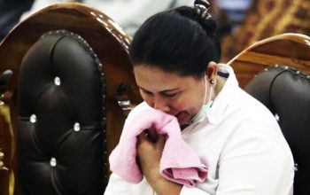Gara-gara Kesal Suara Bising di Masjid, Meiliana Divonis Lakukan Penistaan Agama 6 Gara-gara Kesal Suara Bising di Masjid, Meiliana Divonis Lakukan Penistaan Agama