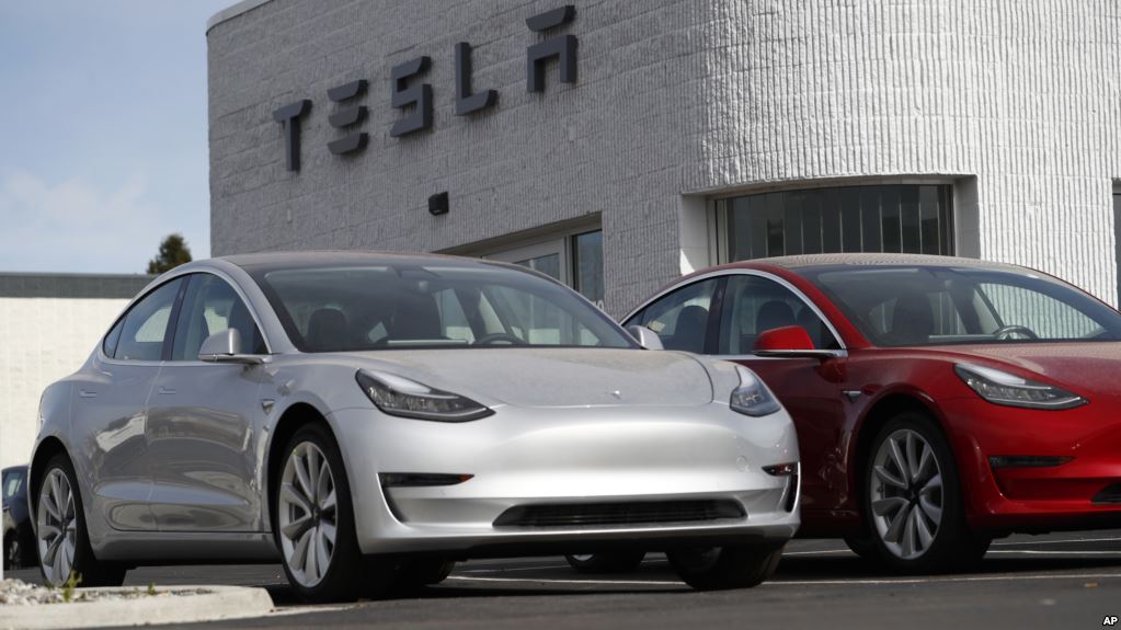 Pabrik Mobil Listrik Tesla Inc Kembali Merugi
