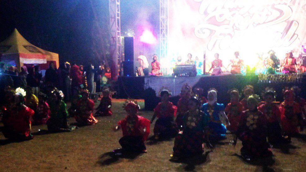 Tari Padupa Massal Meriahkan Penutupan Manggala Night Festival
