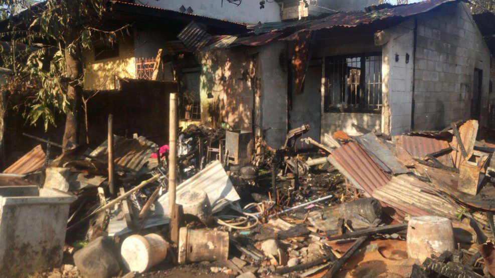 Api Hanguskan 1 Rumah di Komplek Unhas Antang 2 Api Hanguskan 1 Rumah di Komplek Unhas Antang
