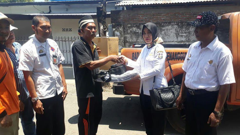 BPBD Kota Makassar Serahkan Bantuan ke Korban Kebakaran di Kelurahan Biring Romang