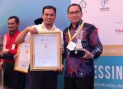 Danny Pomanto Terima Anugerah Pendidikan Indonesia 2018