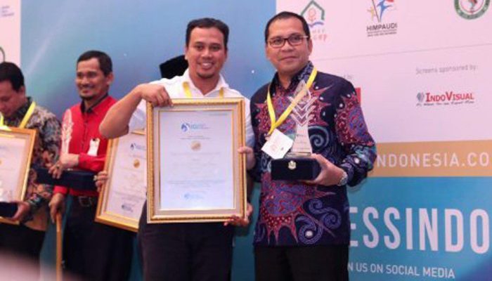 Danny Pomanto Terima Anugerah Pendidikan Indonesia 2018