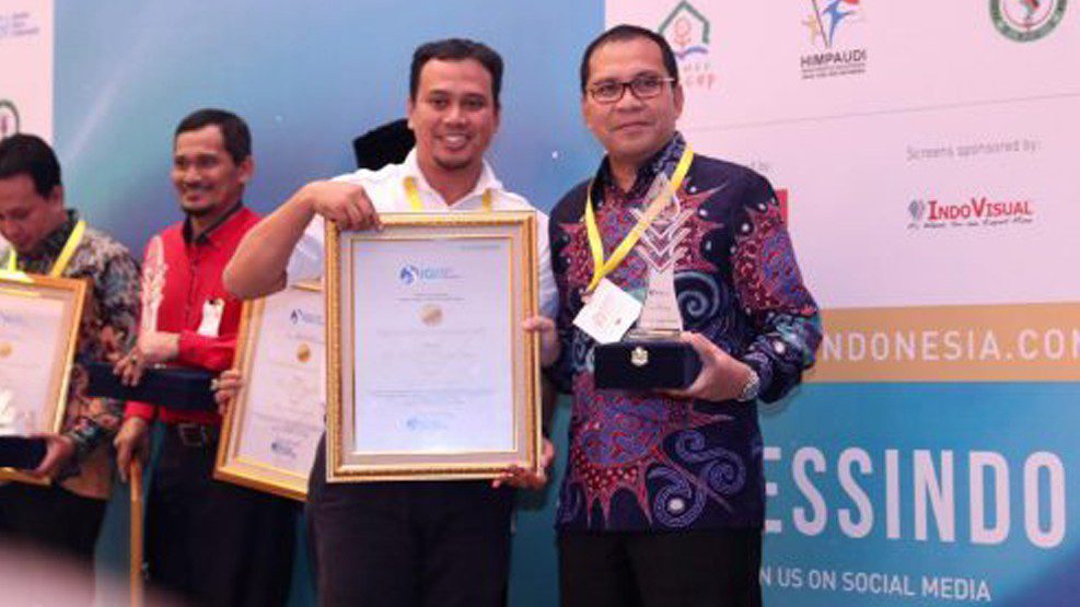 Danny Pomanto Terima Anugerah Pendidikan Indonesia 2018