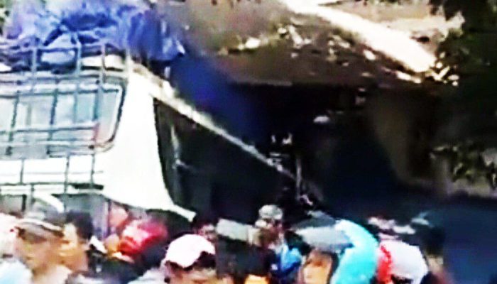 Gegara Rem Blong, Bus Seruduk Rumah Warga di Parepare