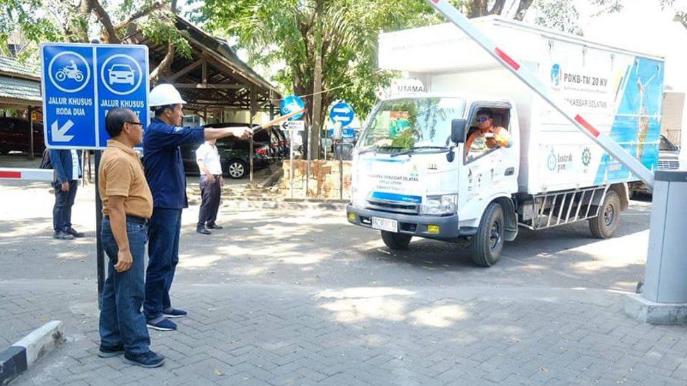 Bantu Pemulihan Sistem Kelistrikan, PLN Sulselrabar Kirim 103 Personel ke Palu 2 PT PLN Persero Sulselrabar mengirim 103 personel ke Palu untuk memulihan sistem kelistrikan pasca gempa