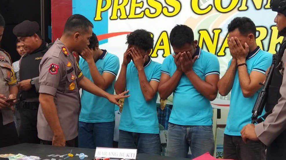 Polres Gowa Tangkap 2 Pengguna Shabu Shabu dalam Sebuah Truk Parkir