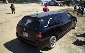 Pria Ini Nekat Curi Mobil Jenazah Berisi Mayat Didalamnya 5 Pria Ini Nekat Curi Mobil Jenazah Berisi Mayat