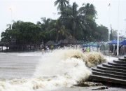 BMKG Imbau Warga Pesisir, Waspadai Gelombang Tinggi hingga 4 Meter