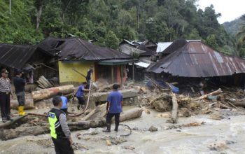 Banjir Bandang dan Tanah Longsor Menerjang Sumatera, 20 Meninggal