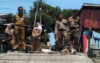 Jembatan Kalampeto Ambruk, Camat Makassar: Kondisinya Memang sudah Rapuh 7 Jembatan Kalampeto Ambruk, Camat Makassar: Kondisinya Memang sudah Rapuh