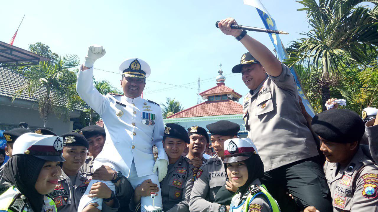 Kapolres Beri Kejutan Danlantamal Banyuwangi