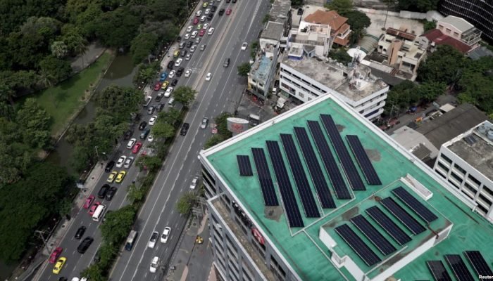 Minat Masyarakat Indonesia Gunakan Listrik Surya Atap Masih Rendah