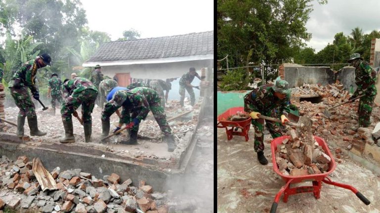 Pasca Gempa Lombok Prajurit TNI Bongkar dan Bersihkan Rumah Warga 02