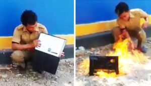 Seorang Guru Honorer, Nekat Bakar Ijazah Lantaran Tak Lulus CPNS