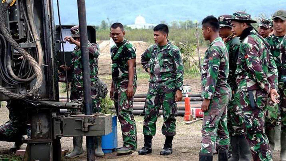 TNI Lakukan Pencarian Titik Mata Air di Petobo Palu 01