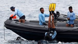 Penyelam Cek Keberadaan Sinyal “Ping” Yang diduga Milik Lion Air