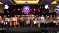 Mendagri Beri Penghargaan Kepada Ormas Berprestasi