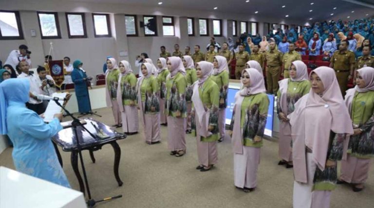 Ketua TP PKK Kota Makassar Indira Yusuf Ismail Lantik Pengurus 14 TP PKK Kecamatan 4 PKK Kota Makassar