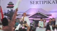 Presiden Jokowi Serahkan 1.300 Sertifikat Tanah Untuk Warga Lampung Tengah