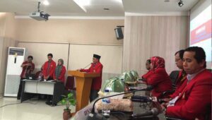 Dekan FKM Unhas Minta Peserta Yudisium Tingkatkan Skill Digitalisasinya