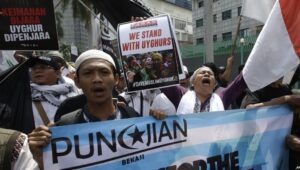 Demo Protes Kebijakan China terhadap Etnis Muslim Uighur