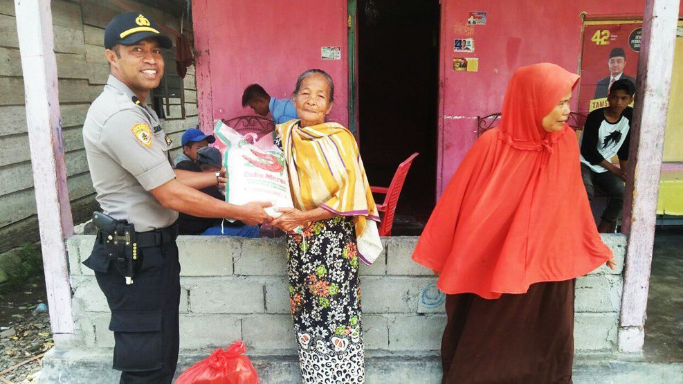 Giat Patroli, Polsek Malangke di Sertai Pemberian Bantuan Sembako