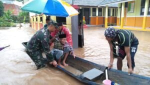 Tercekam Ancaman Tsunami, Warga Serang Kini Terendam Banjir