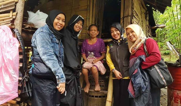 PKH Pangkep Bantu Warga Sebatang Kara di Bungoro 6 PKH 2