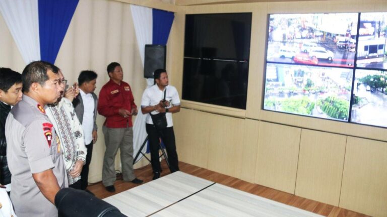 Polda Sulsel Resmi Berlakukan Tilang Kamera CCTV di Makassar 3 Polda Sulsel Resmi Berlakukan Tilang Kamera CCTV di Makassar 01