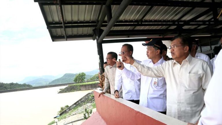 Wapres JK Tinjau Bendungan Bili-Bili dan Jembatan Je'ne Lata 8 Bendungan Bili Bili