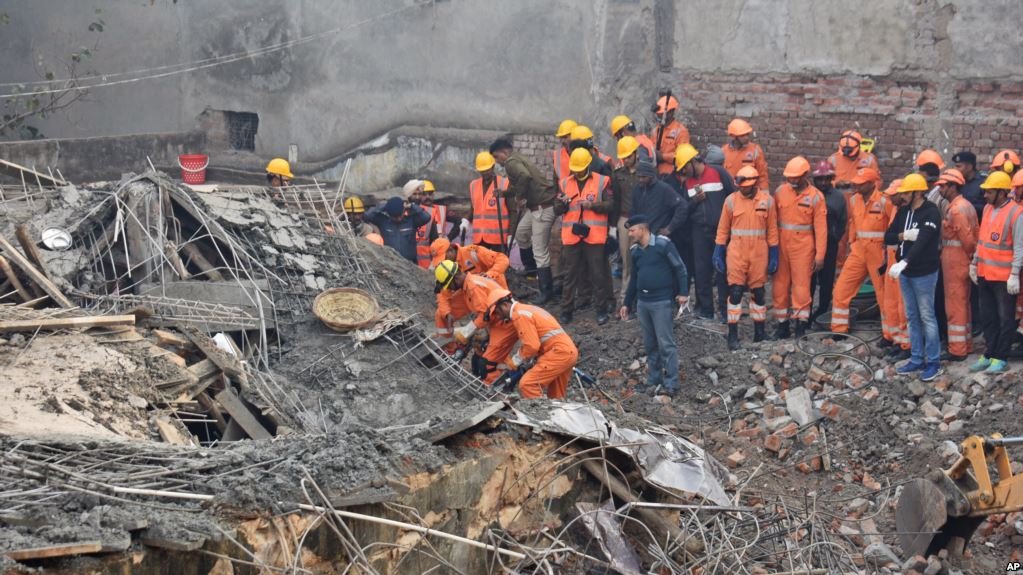 Gedung Ambruk Menewaskan 6 Warga India