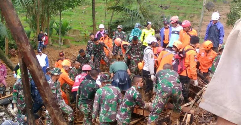 Korban Longsor Sukabumi Bertambah: 5 Tewas, 38 Masih Dicari 7 IMG 20190101 WA0010