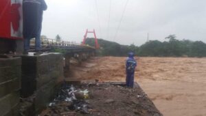 Polisi Tutup Jembatan Kembar Sungguminasa