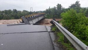 Debit Air Meluap, Jembatan Pa’lingang Gowa Ambruk