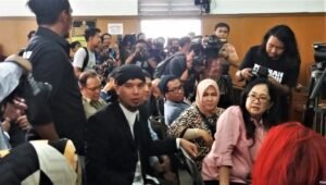 Musisi Ahmad Dhani Divonis 1,5 Tahun Penjara dan Langsung Ditahan