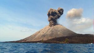BMKG Imbau Masyarakat Tidak Beraktivitas Di Radius 500 Meter di Tepi Pantai Selat Sunda