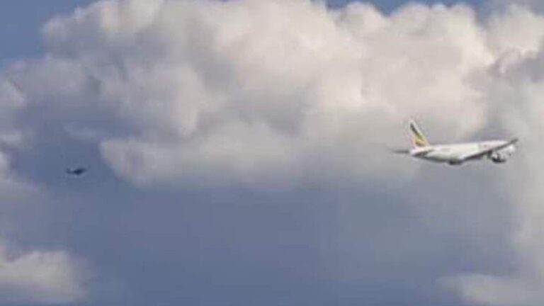 TNI AU Paksa Daratkan Pesawat B 777 Asing 13 TNI AU Paksa Daratkan Pesawat B 777 Asing