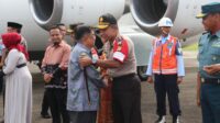 Kapolda Sulsel Sambut Wapres di Lanud Hasanuddin