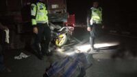 Ngebut Dijalan Gelap, Pengemudi Motor Tewas Tabrak Truk Parkir