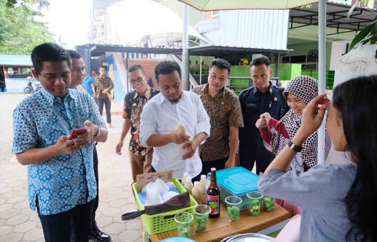 Berkunjung ke Dinsos, Wagub Gratiskan Makanan Kantin 8 Dinsos
