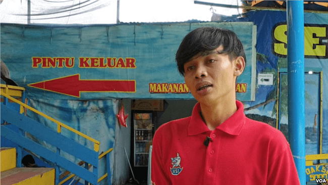 Pegang Alat Kelamin Beruang Madu, Sirkus Hewan Keliling Diprotes Pecinta Hewan 2 Pelecehan Binatang2