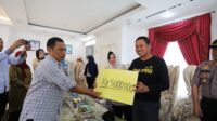 Istri Bupati Pangkep Jemput Warga yang Terdampar