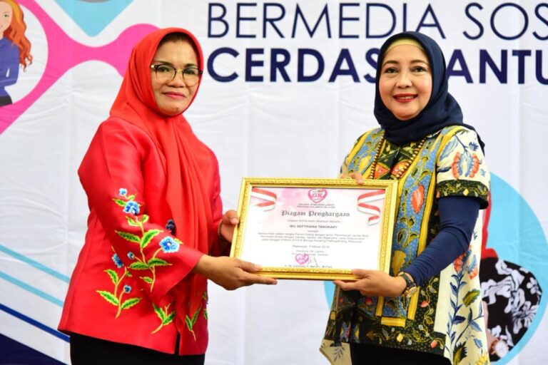 Liestiaty Nurdin :Ibu-ibu Harus Bijak Menggunakan Gatget 8 Liestiaty Nurdin