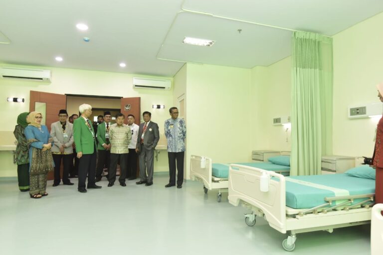 Pemprov bantu Ambulans ke Rumah Sakit Ibnu Sina 6 Rumah Sakit Ibnu Sina